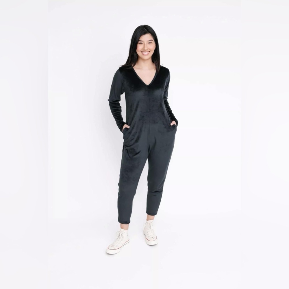 NWT - SMASH + TESS Velour Friday Romper in Midnight Black. 🇨🇦 Small